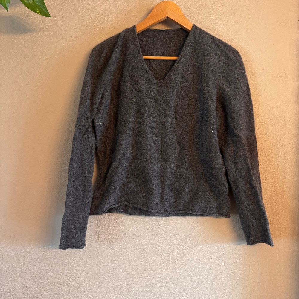 Margaret O'Leary Charcoal‎ V-Neck Sweater